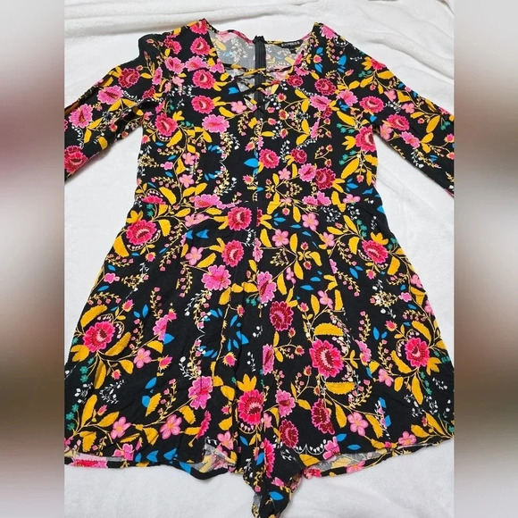 Express Black Floral Print Romper, Long Sleeves, Lightweight, V-Neck, Sz 12, EUC - Picture 3 of 12